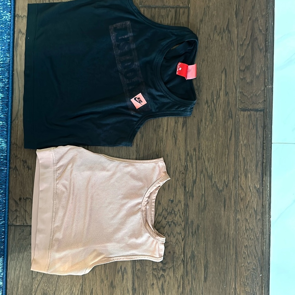 Nike crop tanks xs